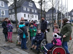 Die Klasse 3b am Marktplatz